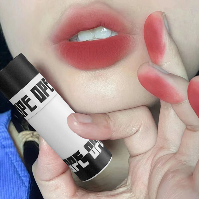 ملمع شفاه مخملي غير لامع مقاوم - مراجعة Matte Velvet Lip Tint Long Lasting وسعره
