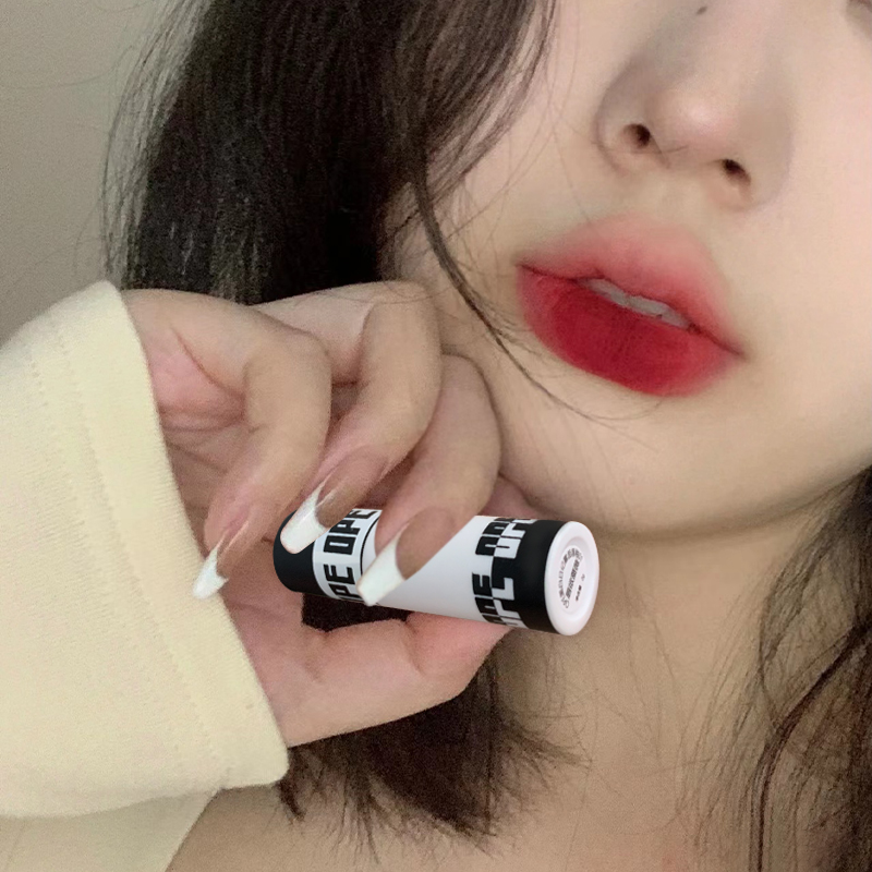 ملمع شفاه مخملي غير لامع مقاوم - مراجعة Matte Velvet Lip Tint Long Lasting وسعره